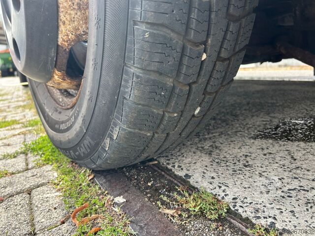 Camion de boissons MERCEDES-BENZ Vario 612 D