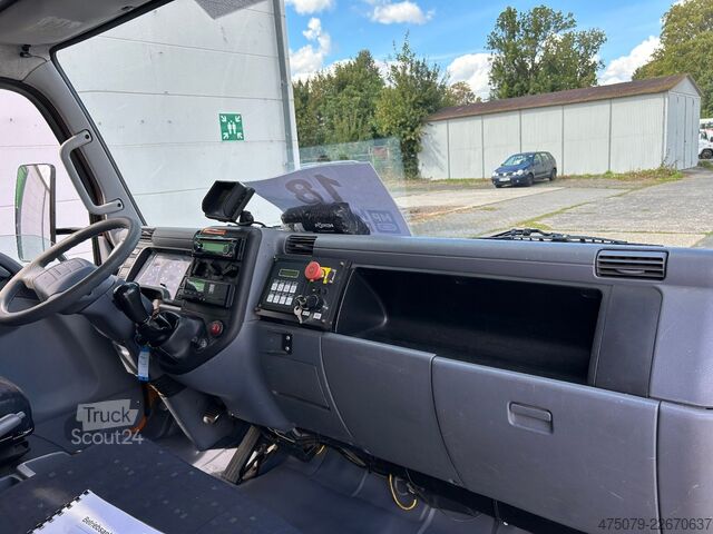 Camion à ordures MITSUBISHI FE Cante 7C18 / Zöller Micro XL 7 + Schüttung