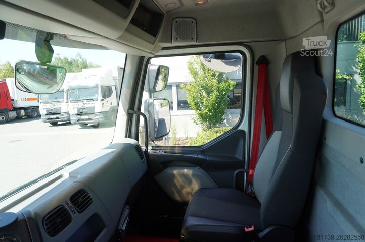 Valník s jeřábem Renault C280 DTI 8 / FASSI crane 5.6T / range 8m