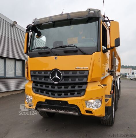 Wywrotka trójstronna Mercedes-Benz Arocs 3251 8x4