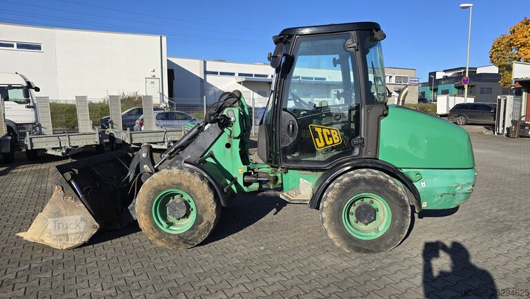 Kolový nakladač JCB 406