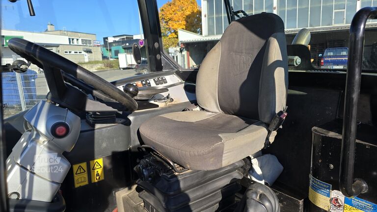 Kolový nakladač JCB 406