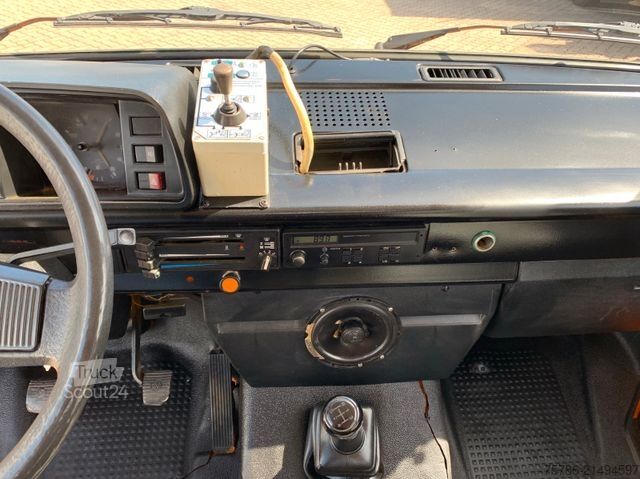 друго VOLKSWAGEN T3 Doka Pritsche Syncro 4x4/ AHK / 5 Sitze
