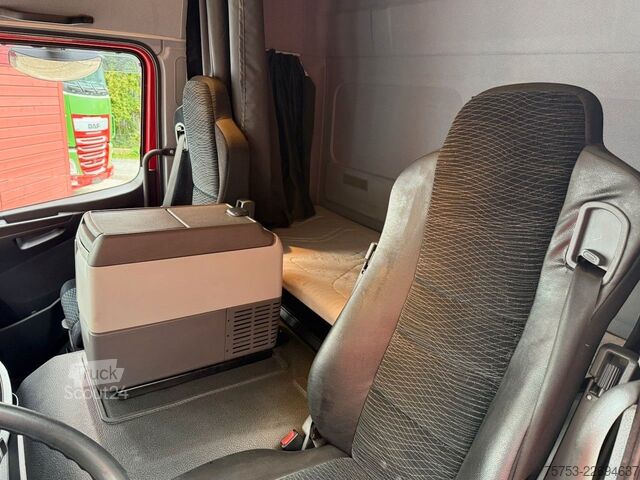 Vrachtwagen met bakwagen MERCEDES-BENZ 824 / 924 L Möbel-Koffer, großes Fhs., LBW