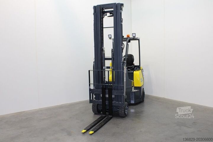 Търговско превозно средство Combilift Aisle Master AM 20 NE
