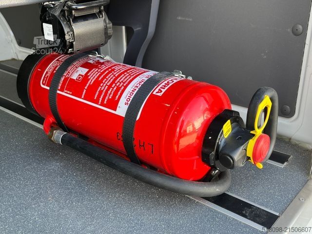 Minibus VOLKSWAGEN CRAFTER 17 SITZER ACC LANE ASSIST