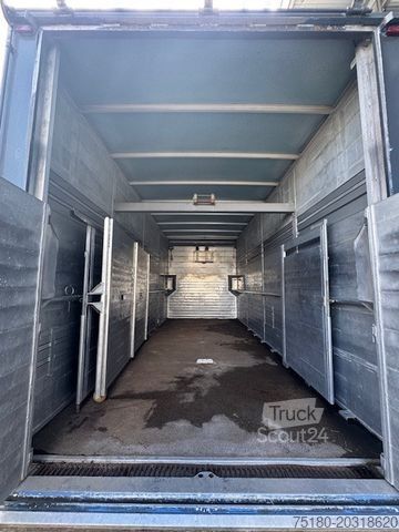 Nákladní vůz pro přepravu dobytka MAN TGA 18.390 4x2 LKW  Viehtransporter Cuppers 18t.