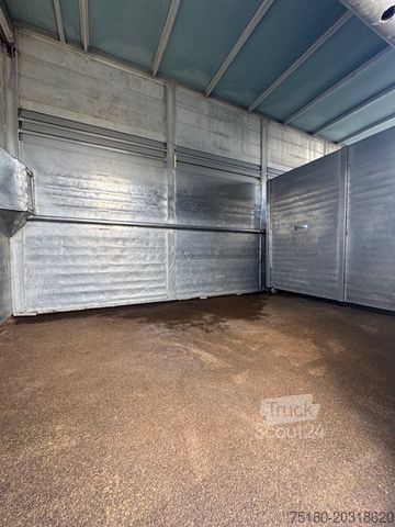 Nákladné auto na prepravu dobytka MAN TGA 18.390 4x2 LKW  Viehtransporter Cuppers 18t.