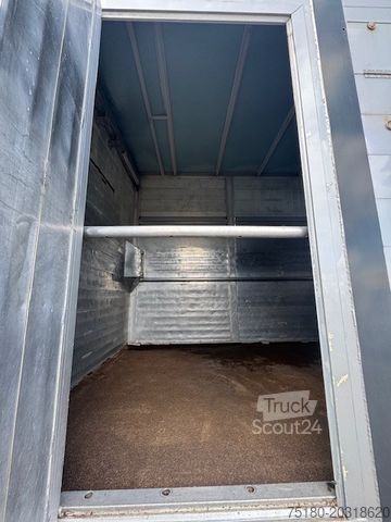 Nákladní vůz pro přepravu dobytka MAN TGA 18.390 4x2 LKW  Viehtransporter Cuppers 18t.
