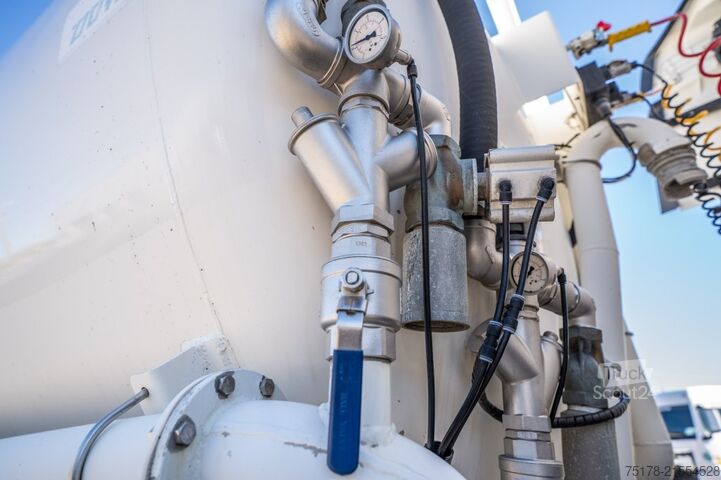 Silo OVA PULVÉ 9 COMP. - 53M3