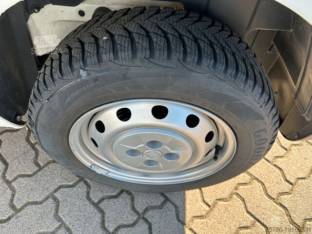 Panelinis furgonas FIAT Fiorino KA/ Heckflügelt/ AC/ Dachträger/