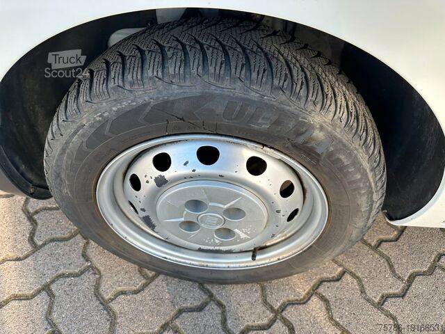 Panelinis furgonas FIAT Fiorino KA/ Heckflügelt/ AC/ Dachträger/