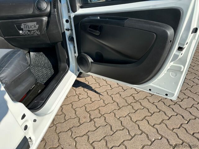 Panelinis furgonas FIAT Fiorino KA/ Heckflügelt/ AC/ Dachträger/