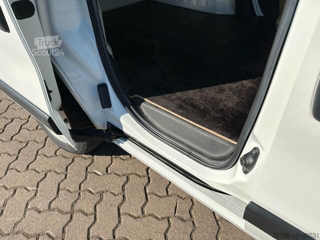 Panelinis furgonas FIAT Fiorino KA/ Heckflügelt/ AC/ Dachträger/
