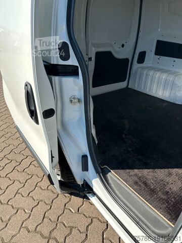 Panelinis furgonas FIAT Fiorino KA/ Heckflügelt/ AC/ Dachträger/