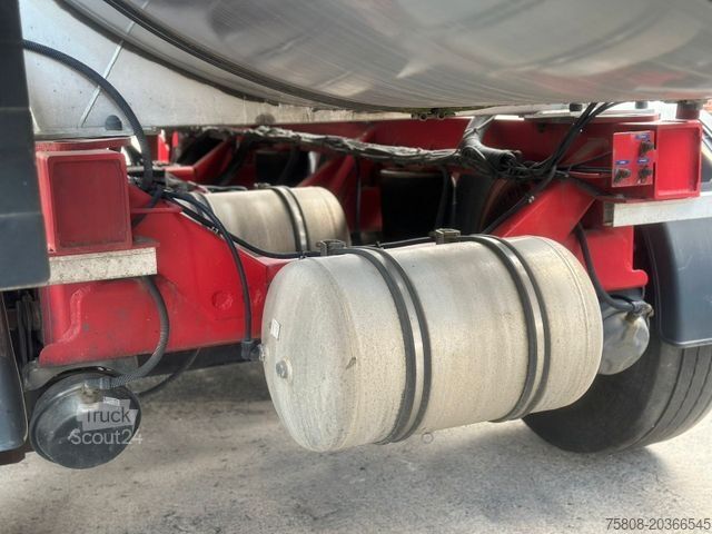 Полуприцеп-цистерна KÄSSBOHRER Bitumen 32.000L ADR FL/AT Alufelgen Liftachse
