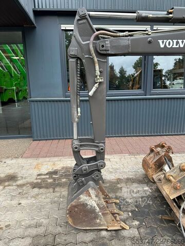 Miniexcavadora Volvo ECR 28