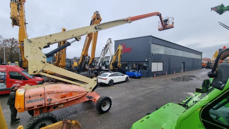 Телескопичен повдигач на стрела JLG M 600 JP