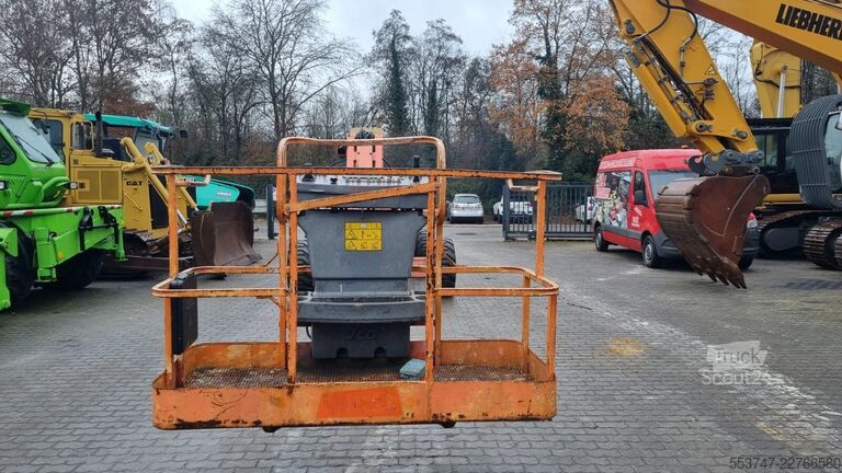 Телескопичен повдигач на стрела JLG M 600 JP