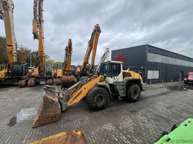 Колесен товарач Liebherr L550