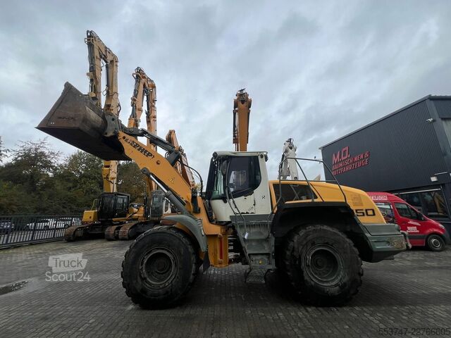 Колесен товарач Liebherr L550