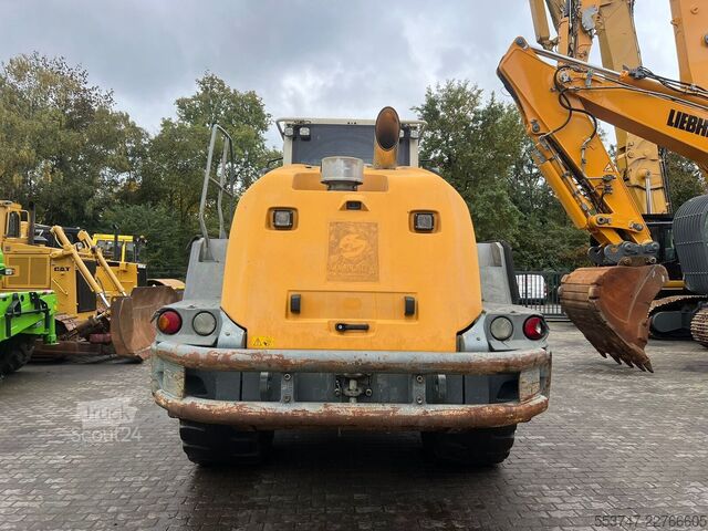 Колесен товарач Liebherr L550