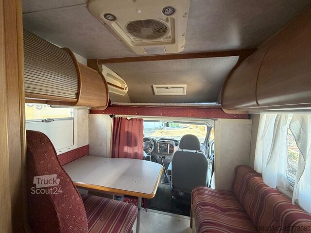 Alkoven karavan  