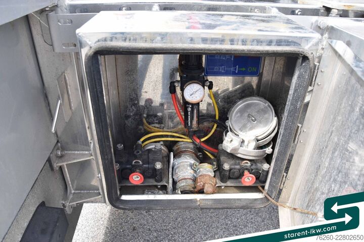Tanksemihenger KÄSSBOHRER Chemietank, ADR, 30.000L, Liftachse, Alufelgen
