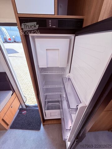 عربة تخييم شبه مدمجة CHAUSSON 777 Titanium Line ~ ARCTIC ~ `27