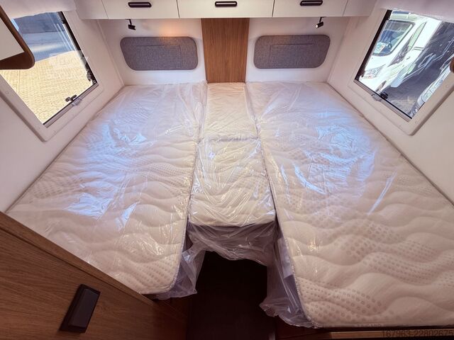 عربة تخييم شبه مدمجة CHAUSSON 777 Titanium Line ~ ARCTIC ~ `27