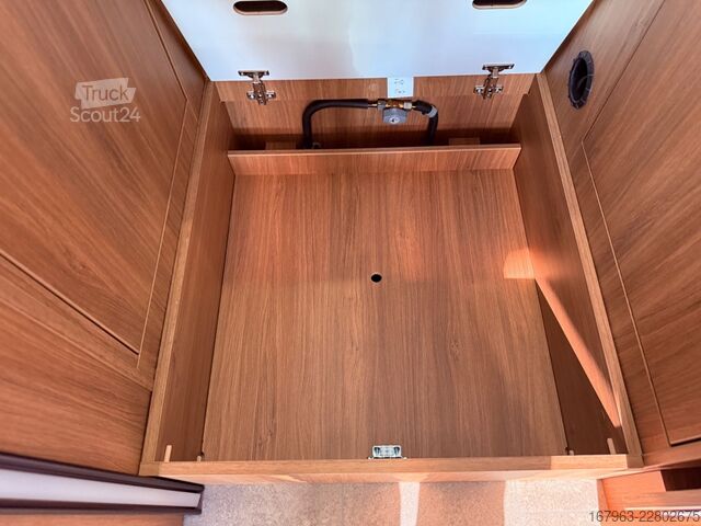 عربة تخييم شبه مدمجة CHAUSSON 777 Titanium Line ~ ARCTIC ~ `27