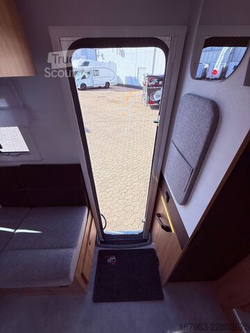 عربة تخييم شبه مدمجة CHAUSSON 777 Titanium Line ~ ARCTIC ~ `27