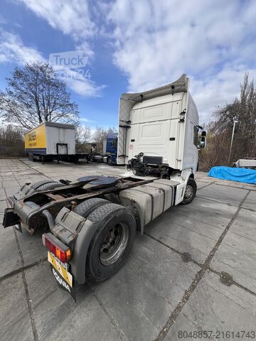 Standard tractor unit Scania L124.420