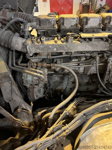 Standard tractor unit Scania L124.420