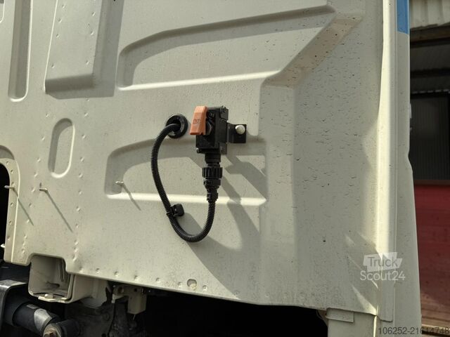 Chassis cabine Volvo FH 420 6X2 *EX-ADR FUEL TANKER* - *137.000km!* ...