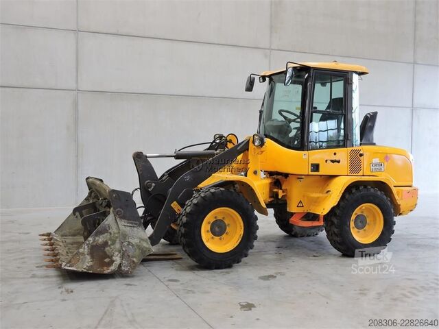 Колісний навантажувач VOLVO L30G + Fork