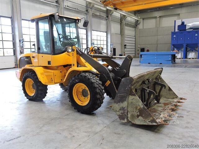 Kerekes rakodó VOLVO L30G + Fork