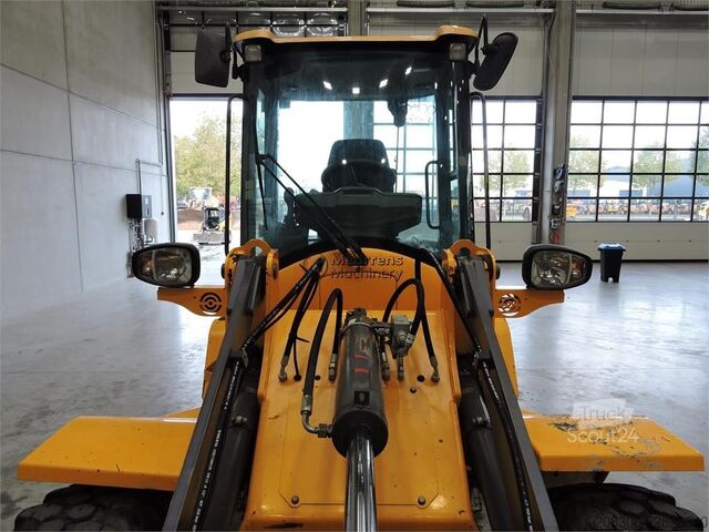 Kerekes rakodó VOLVO L30G + Fork