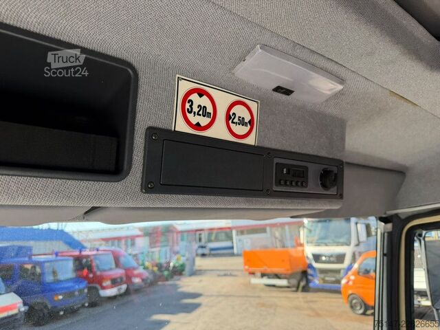 Kombiniran vozilo s ponjavo MERCEDES-BENZ 811 großes Haus / Doka 6 Sitzer 2x AHK