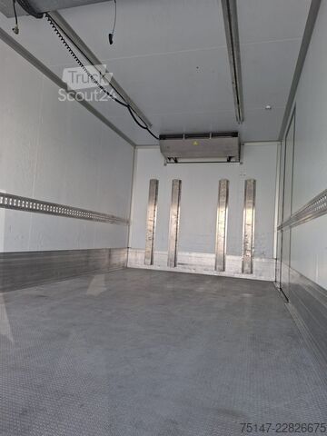 شاحنة بدن معزول مبرد FUSO Canter 9C18 Kühlkoffer LBW Carrier Supra 750