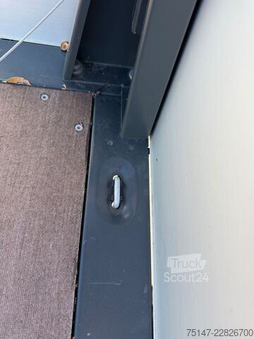 Pick-up skåpbil FUSO eCanter 4C15e 3-Sitzer Klima Pritsche offen