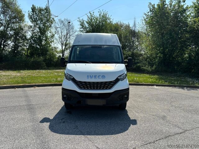 Furgoneta doble cabina Iveco Daily 35