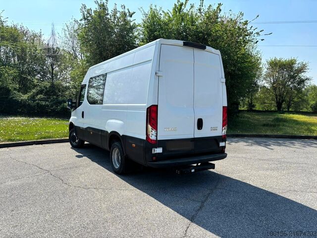 Furgoneta doble cabina Iveco Daily 35