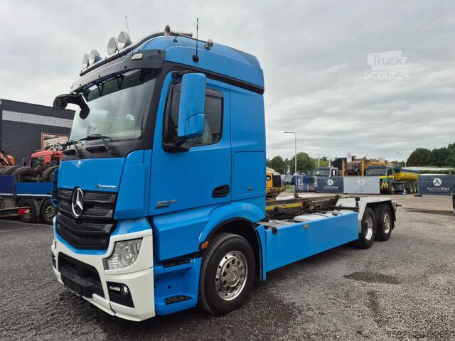 Fahrgestell mit Fahrerhaus Mercedes-Benz Actros 2548 6x2