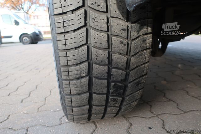 Kleinbus VOLKSWAGEN Crafter 35 mittel L2H1/Klima/6 Sitze/FN:128