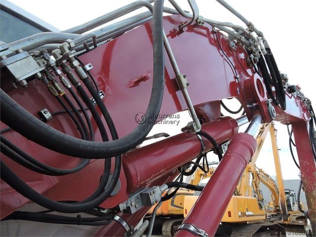 Escavatore cingolato LIEBHERR R906