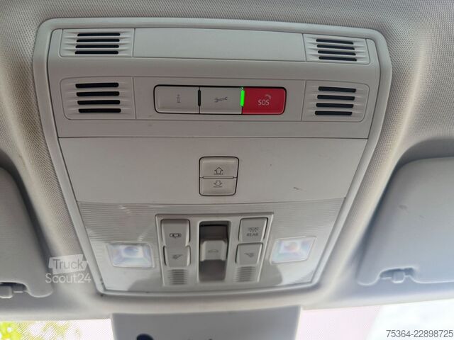 Mikroautobuss SKODA Superb 2.0 TDI SCR DSG Active Combi Panoramadach