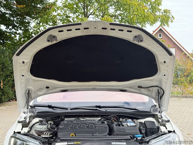 Mikroautobuss SKODA Superb 2.0 TDI SCR DSG Active Combi Panoramadach