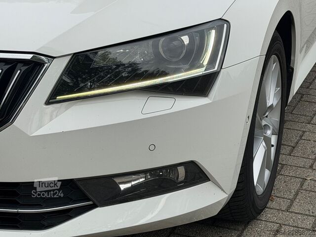 Mikroautobuss SKODA Superb 2.0 TDI SCR DSG Active Combi Panoramadach