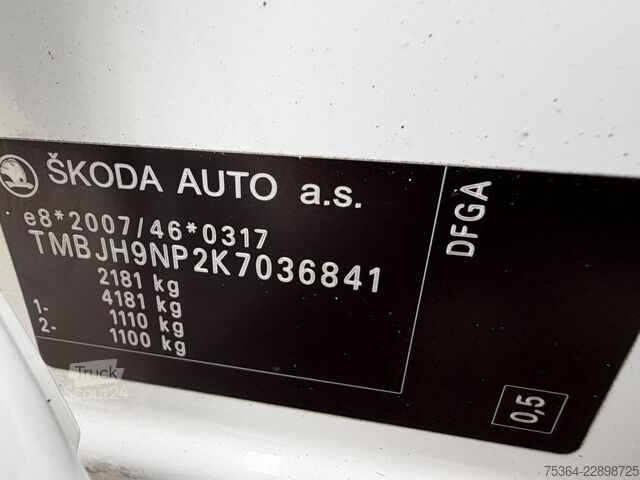 Mikroautobuss SKODA Superb 2.0 TDI SCR DSG Active Combi Panoramadach